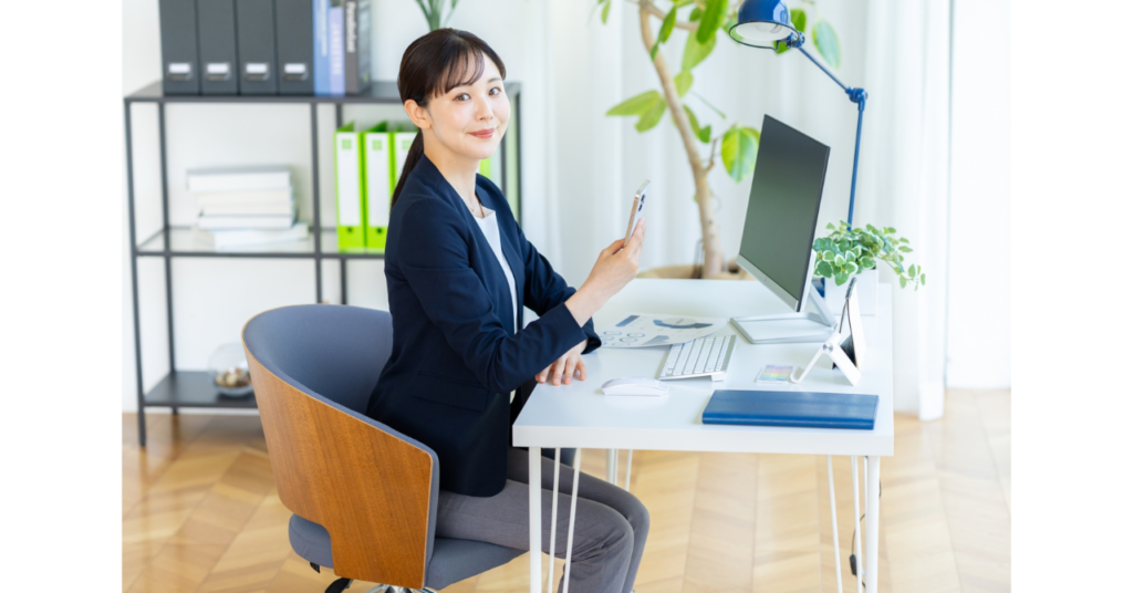 天神周辺で企業活動を行う皆さまは、商談や採用活動、店舗運営、イベント企画など多様な業務に日々取り組まれていることでしょう。しかし、こうした本業以外の事務作業やバックオフィス業務が増えると、現場や営業に集中しづらくなるのが実情です。本記事では、天神エリアの企業が事務代行を活用するメリットや、選び方のポイントを具体的に解説します。これにより、効率的な業務分担を進め、事業成長に専念できる環境づくりの参考にしていただけます。株式会社LUSHERAでは、天神周辺の企業様に合わせた柔軟な事務代行サービスを提供しております。福岡の事務代行・バックオフィス代行について無料相談も承っておりますので、まずはお気軽にお問い合わせください。